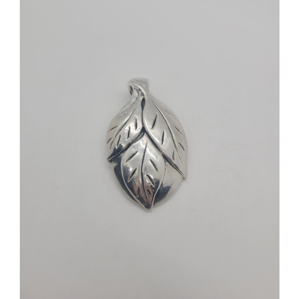 Sterling Silver 925 Vintage Puffy Leaf Design Pendant